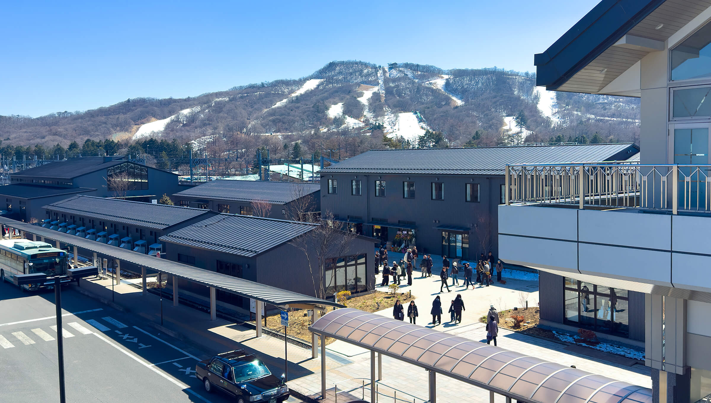 軽井沢T-SITEオープン初日】軽井沢駅北口に生まれた新しい風景｜通